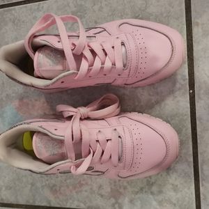 Girl's Reebok size 1